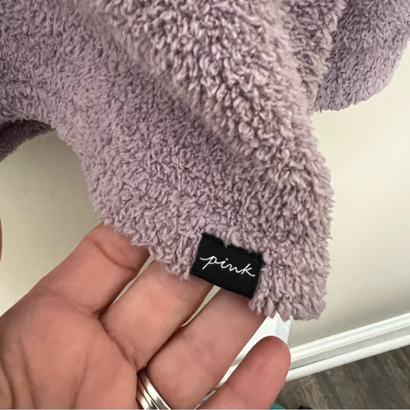 Victoria’s Secret Pink soft fluffy sweatshirt hoodie. Very warm soft crop style - Picture 5 of 7